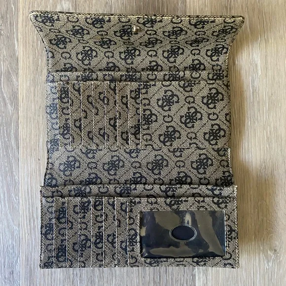 Guess Wallet - Picture 2 of 3